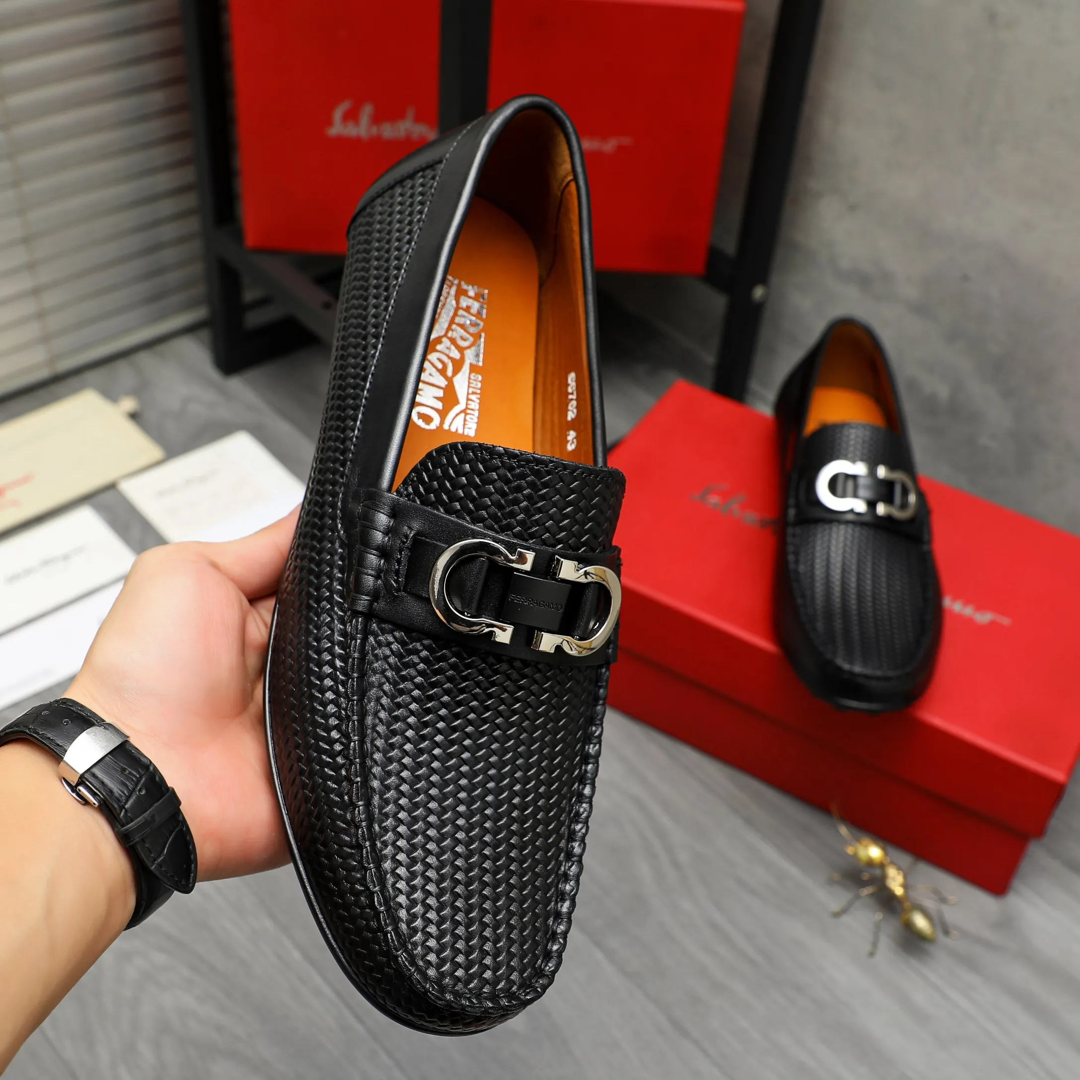 Men's shoes 💰380 Product trademark: Ferragamo "Ferragamo" business slip-on shoes Regular size: 38-45 (45. Customized, non-returnable) Product materials: Selected embossed cowhide upper, sheepskin lining, rubber outsole